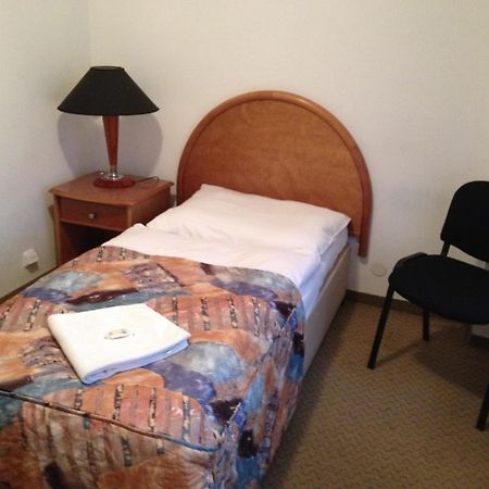 Hotel Chotol Horoměřice Buitenkant foto