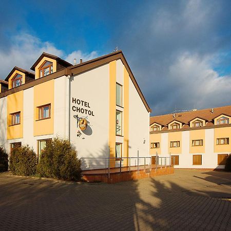 Hotel Chotol Horoměřice Buitenkant foto