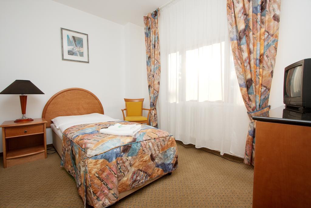Hotel Chotol Horoměřice Kamer foto