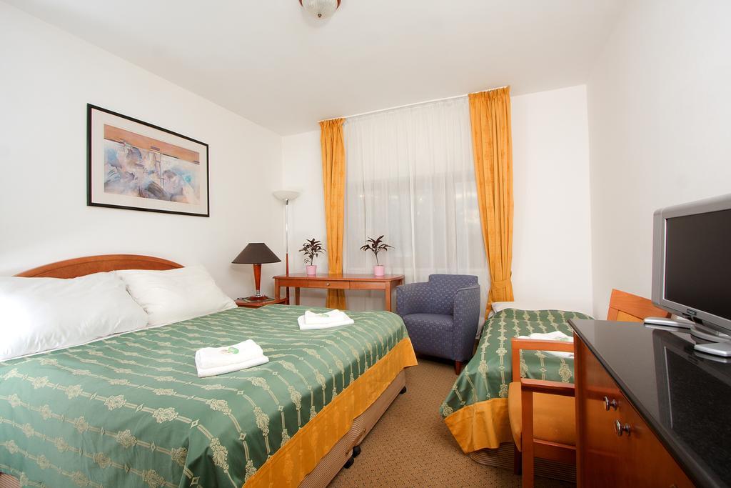Hotel Chotol Horoměřice Kamer foto
