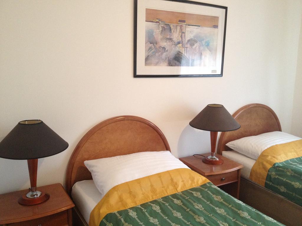 Hotel Chotol Horoměřice Kamer foto